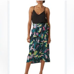 Vero Moda Ladies Size Large NWT Floral Wrap Skirt